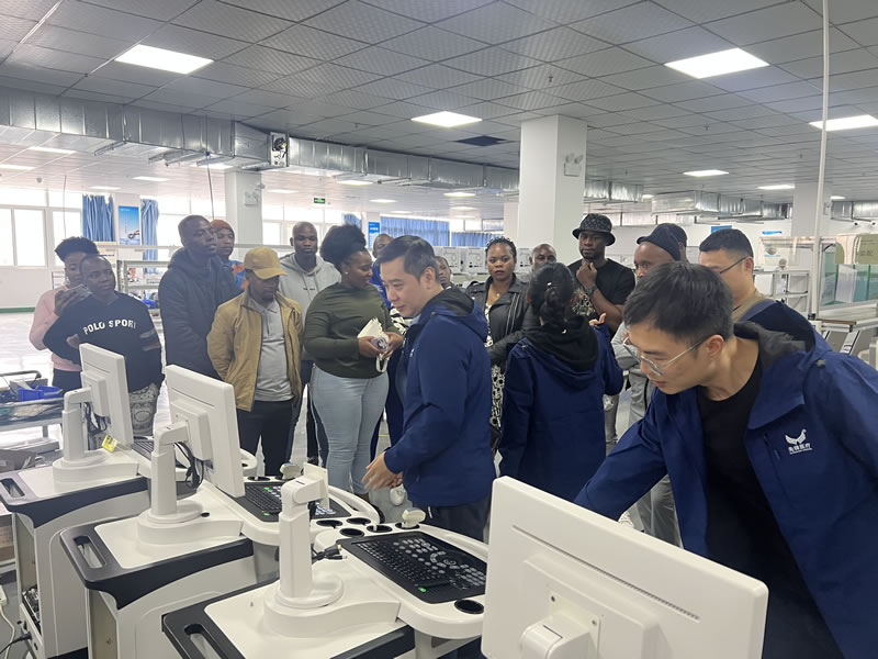 綿陽(yáng)非洲留學(xué)生團(tuán)參訪我司工廠，共促中外國(guó)際交流與商務(wù)合作新篇章！5.jpg