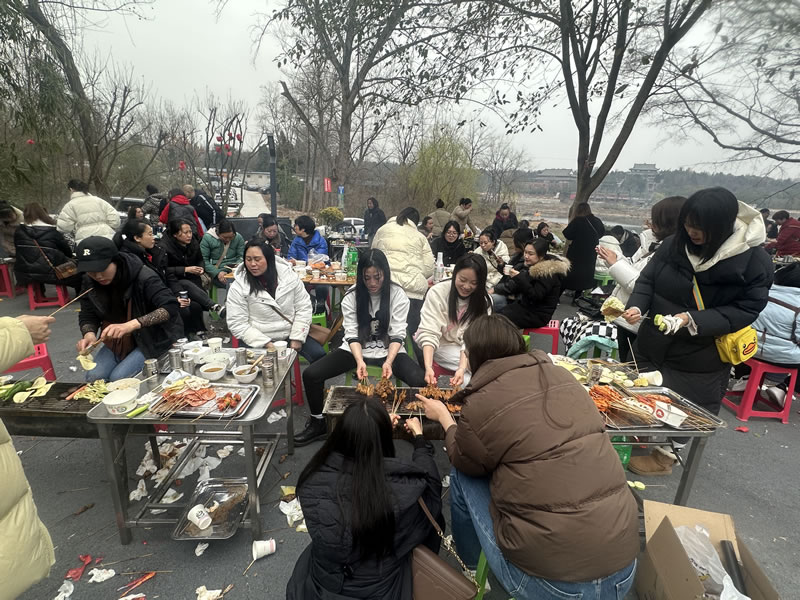 綿陽市先鋒醫(yī)療器械有限公司—— 慶祝“3.8婦女節(jié)”，共赴燒烤盛宴，致敬巾幗風(fēng)采1.jpg
